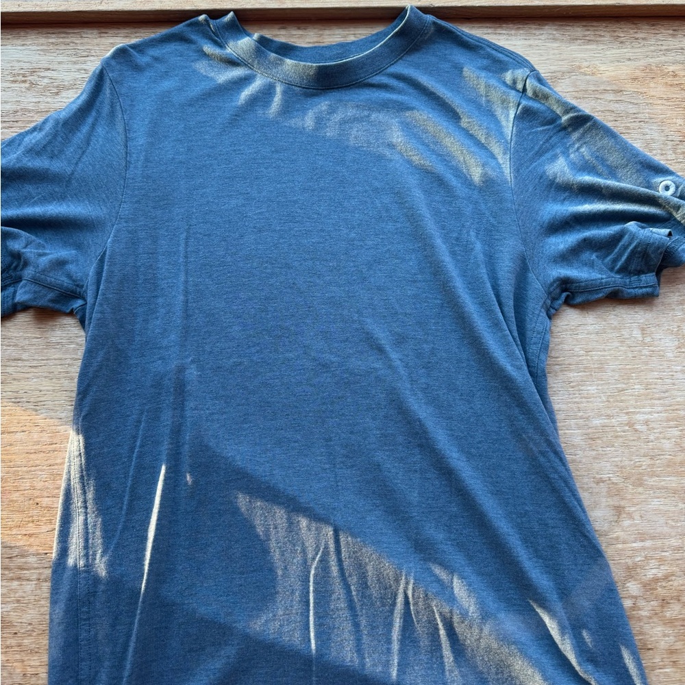 All Birds Size Small Blue T-Shirt